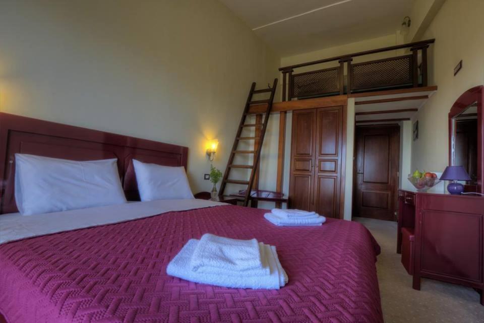 Hotel Isaraiko Spiti Agia Theodora Isaris Exteriör bild