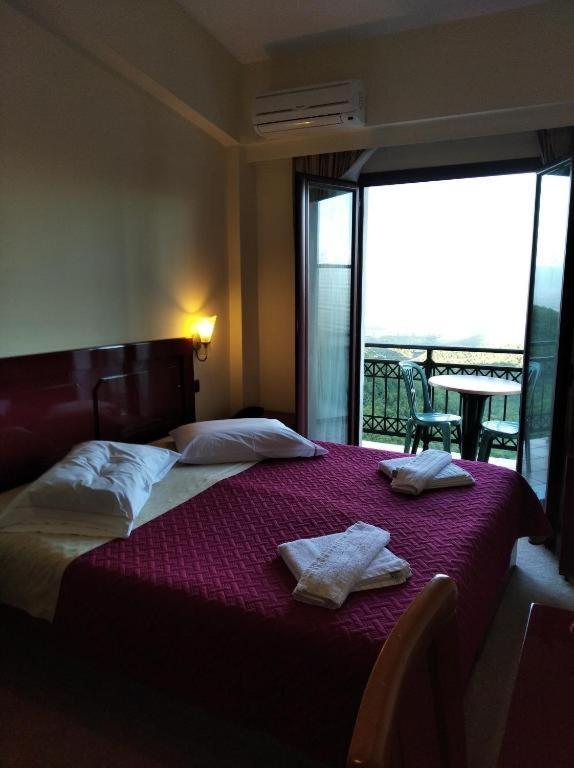 Hotel Isaraiko Spiti Agia Theodora Isaris Exteriör bild