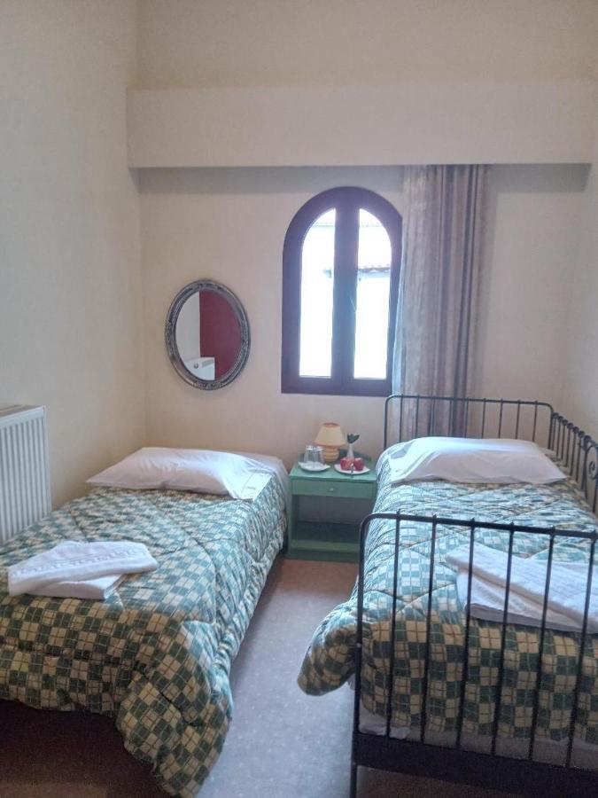 Hotel Isaraiko Spiti Agia Theodora Isaris Exteriör bild