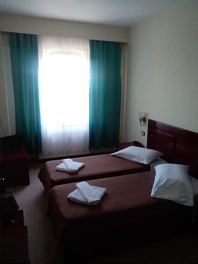 Hotel Isaraiko Spiti Agia Theodora Isaris Exteriör bild