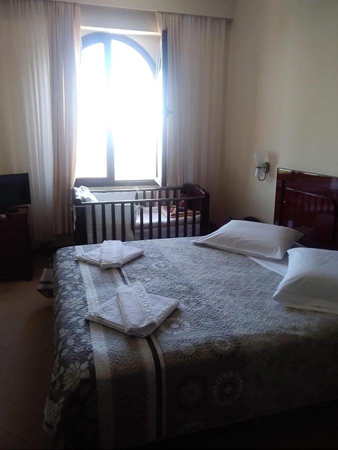 Hotel Isaraiko Spiti Agia Theodora Isaris Exteriör bild